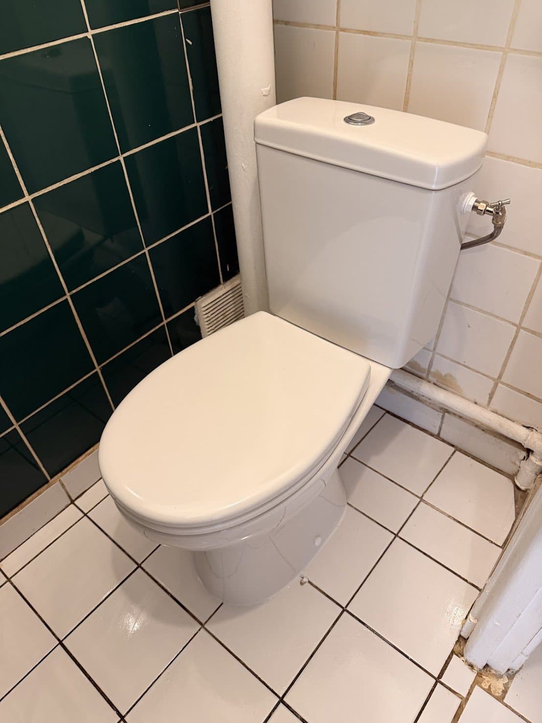 WC rénové avec carrelage — réalisation Fortis Rénovation à Rouen
