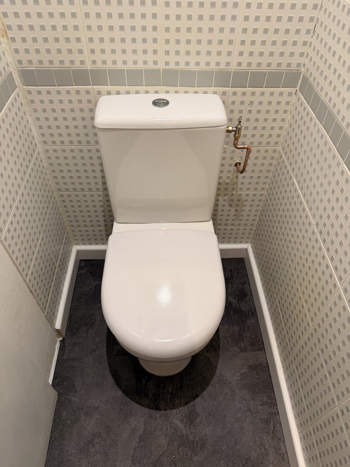 WC remis en état entre deux locataires à Rouen — réalisation Fortis Rénovation